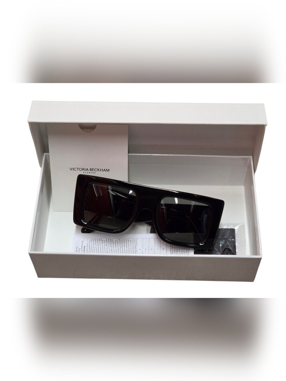Victoria Beckham VB677S Black Oversized Rectangular Sunglasses - Picture 3 of 3